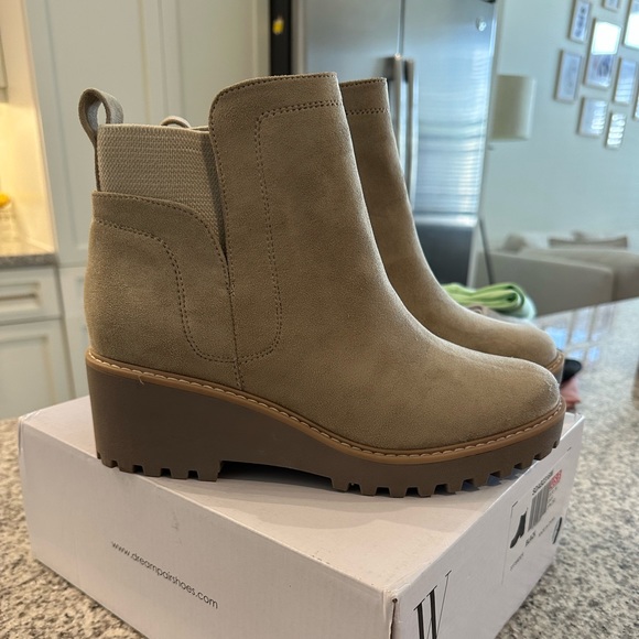 DV by Dolce Vita Rielle Wedge Boot - Picture 2 of 3